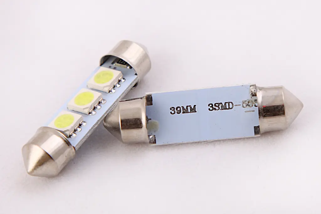 лампа диодная 12В салона 39мм 3-SMD 5050 