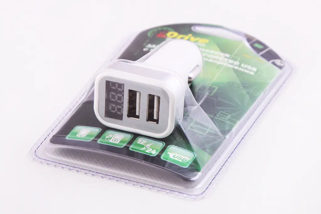 зарядка в прикуриватель с вольтметром 2USB 3.1А 