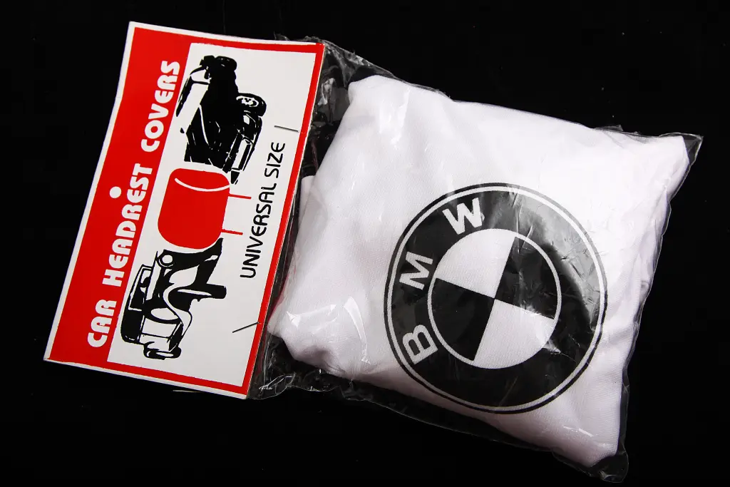 чехлы на подголовники белые BMW