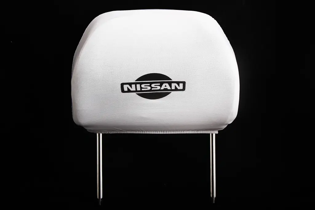 чехлы на подголовники белые Nissan. Photo 2