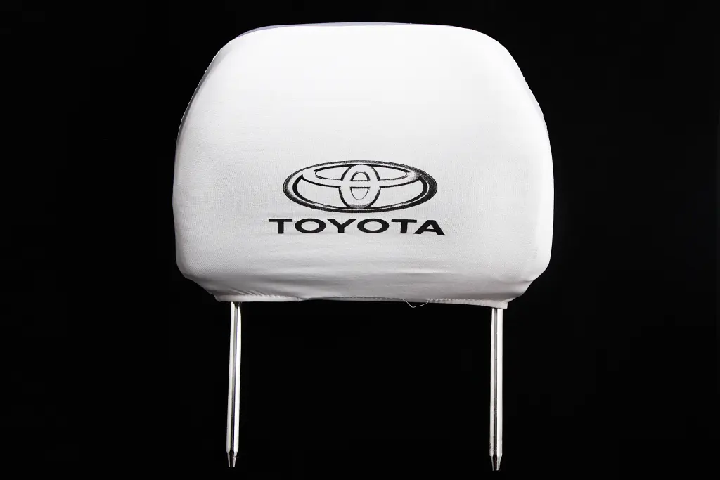 чехлы на подголовники белые Toyota. Photo 2