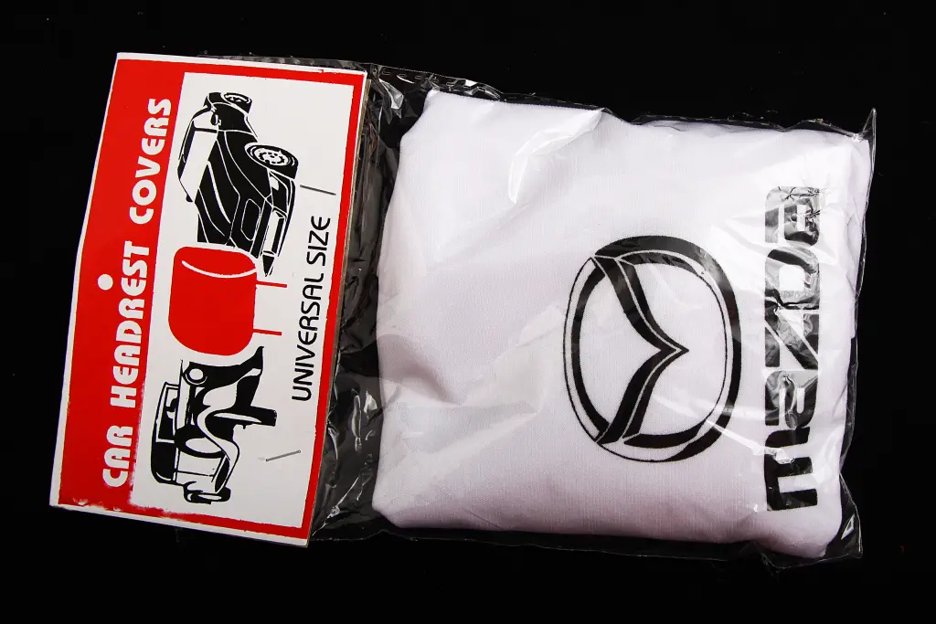 чехлы на подголовники белые Mazda
