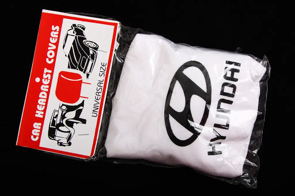 чехлы на подголовники белые Hyundai