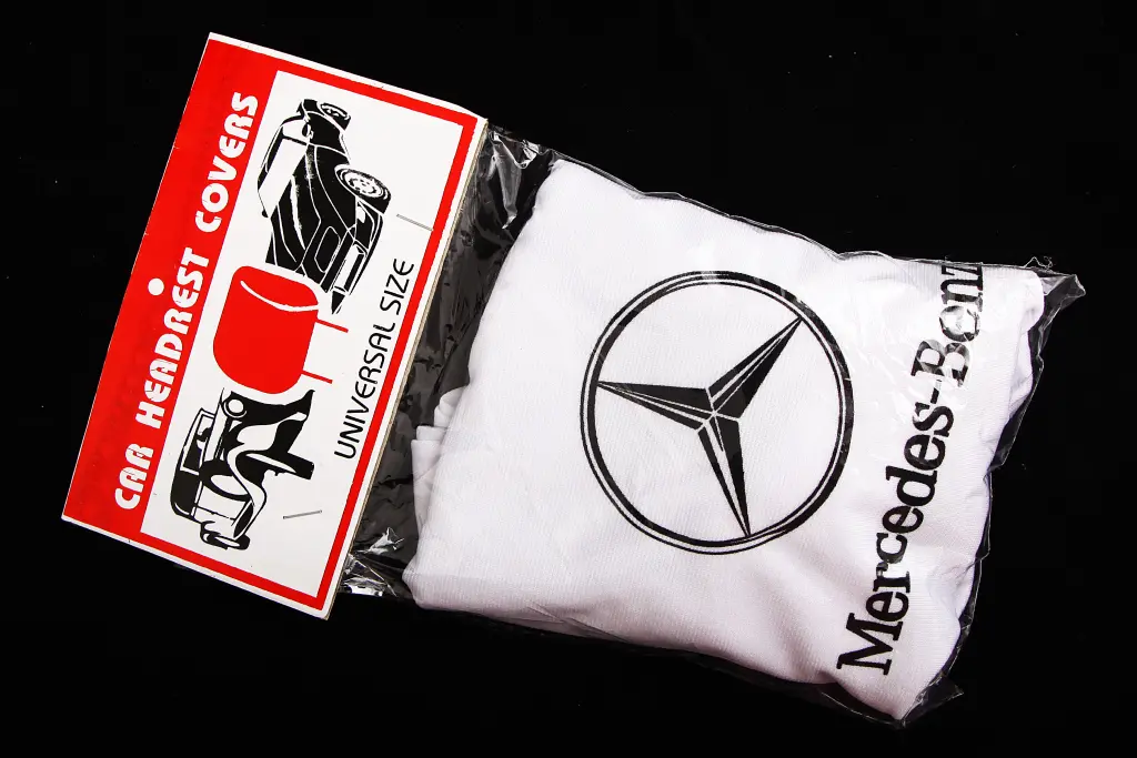 чехлы на подголовники белые Mercedes