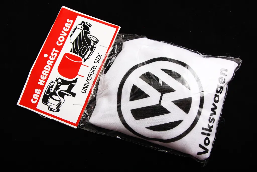 чехлы на подголовники белые VW
