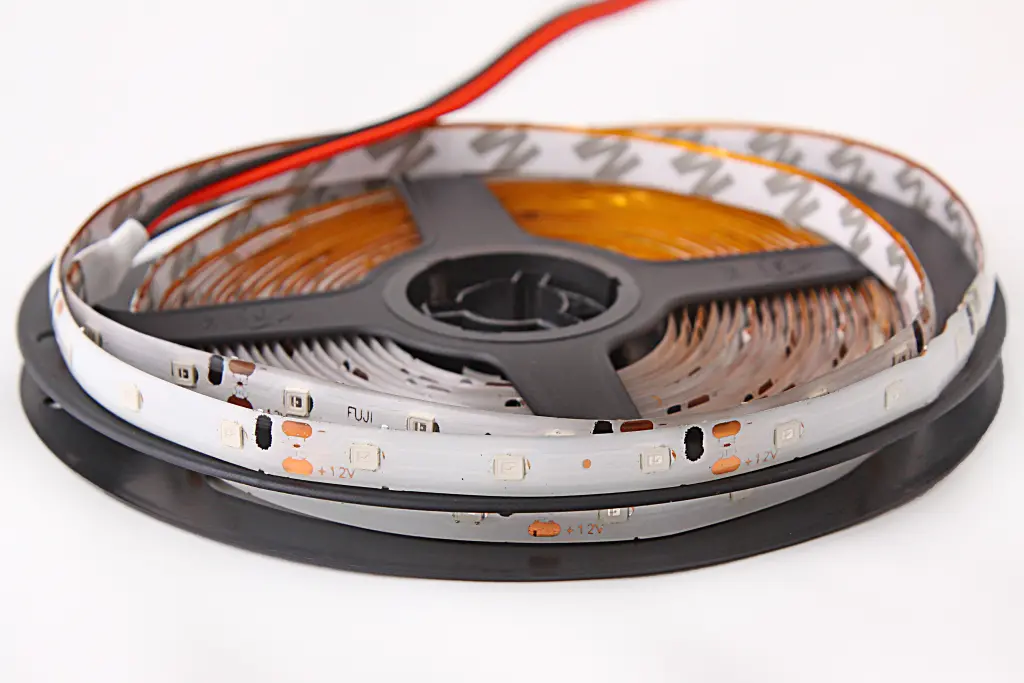 подсветка диодная лента 12В гибкая на скотче синяя 2838 