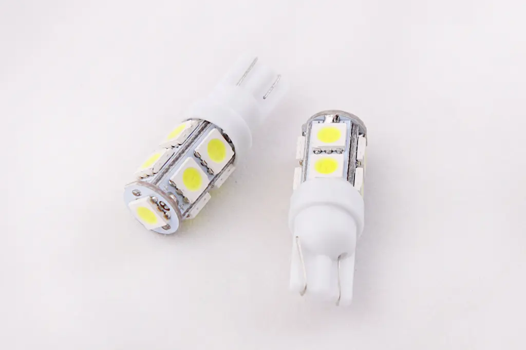 лампа діодна 24В безцок. T10 9-SMD 5050 