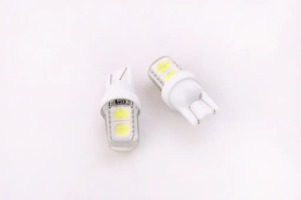 лампа диодная 12В безцок. T10 4-SMD 5050 силикон 