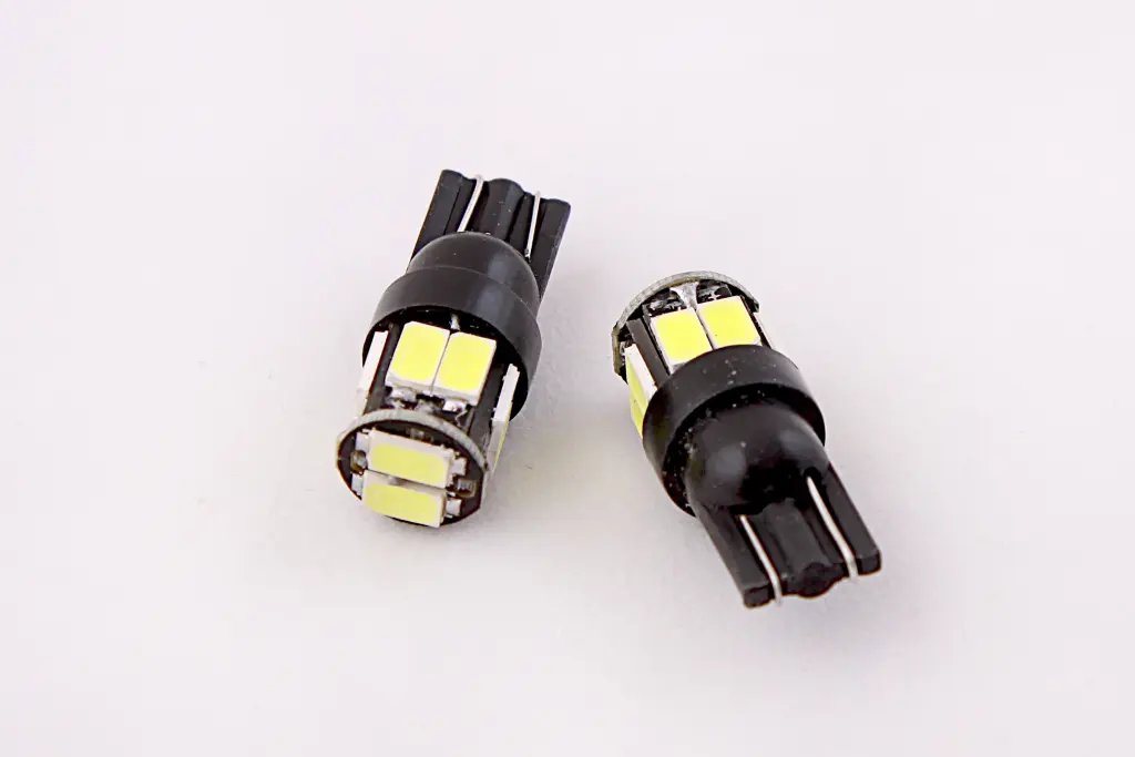 лампа диодная 12В безцок. T10 10-SMD 5630 