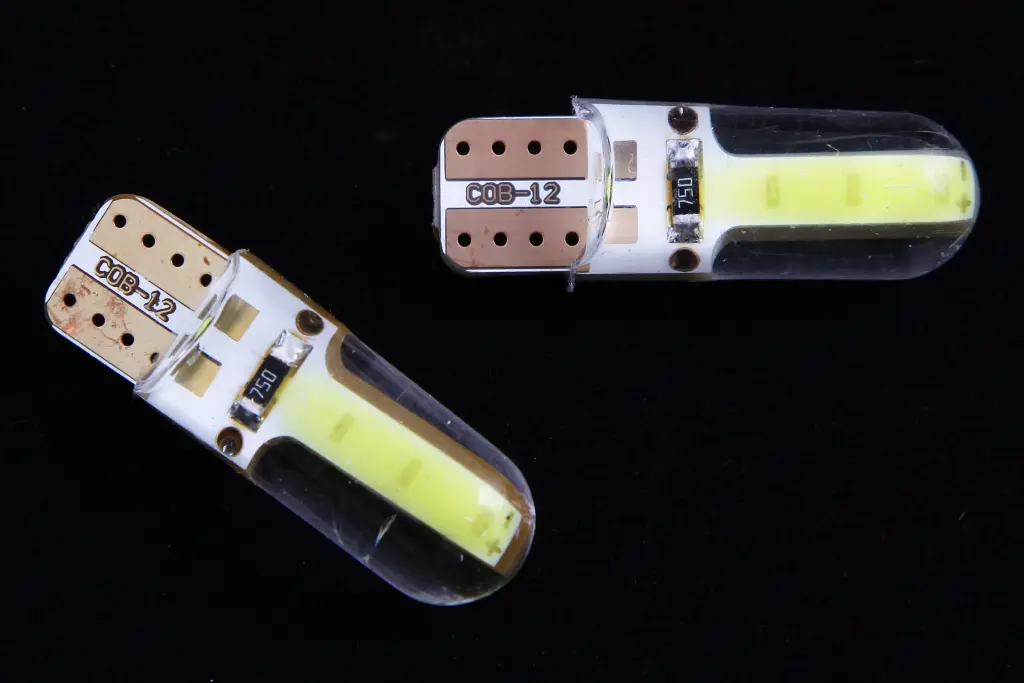 лампа диодная 12В безцок. T10 2-COB-06 силикон 