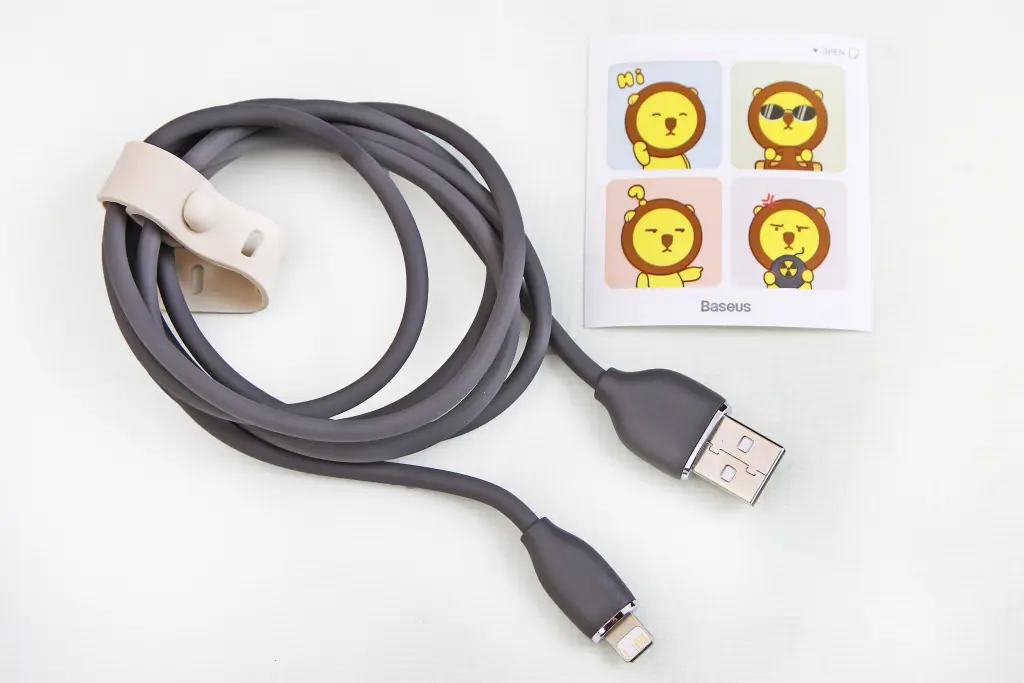 кабель USB - iPhone 2.4A 1.2м 