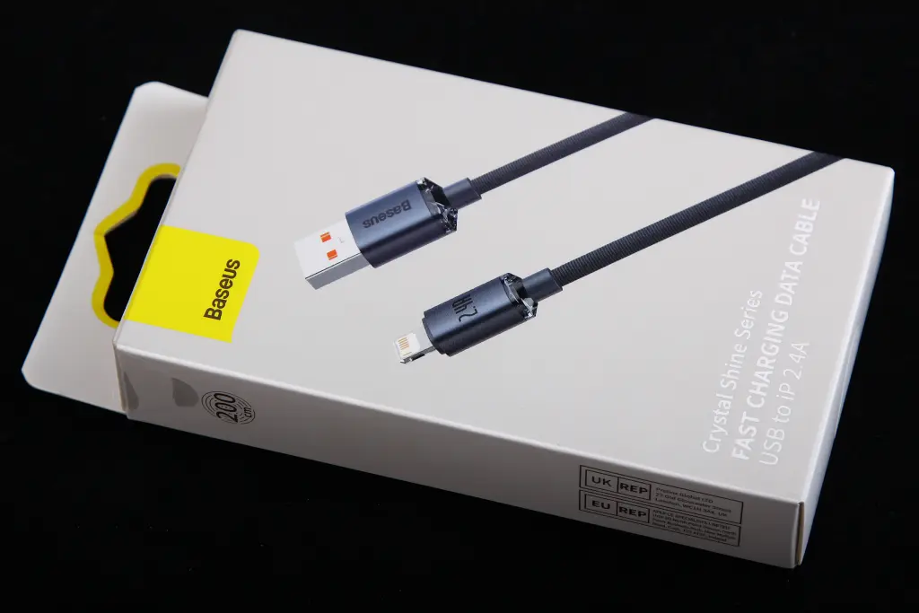 кабель USB - iPhone 2.4A 2.0м 