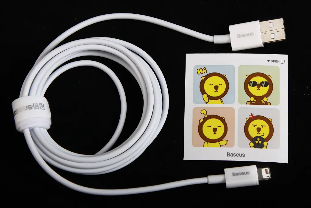 кабель USB - iPhone 2.4А 2.0м 