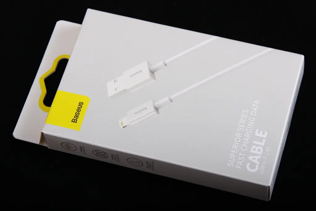 кабель USB - iPhone 2.4А 2.0м 