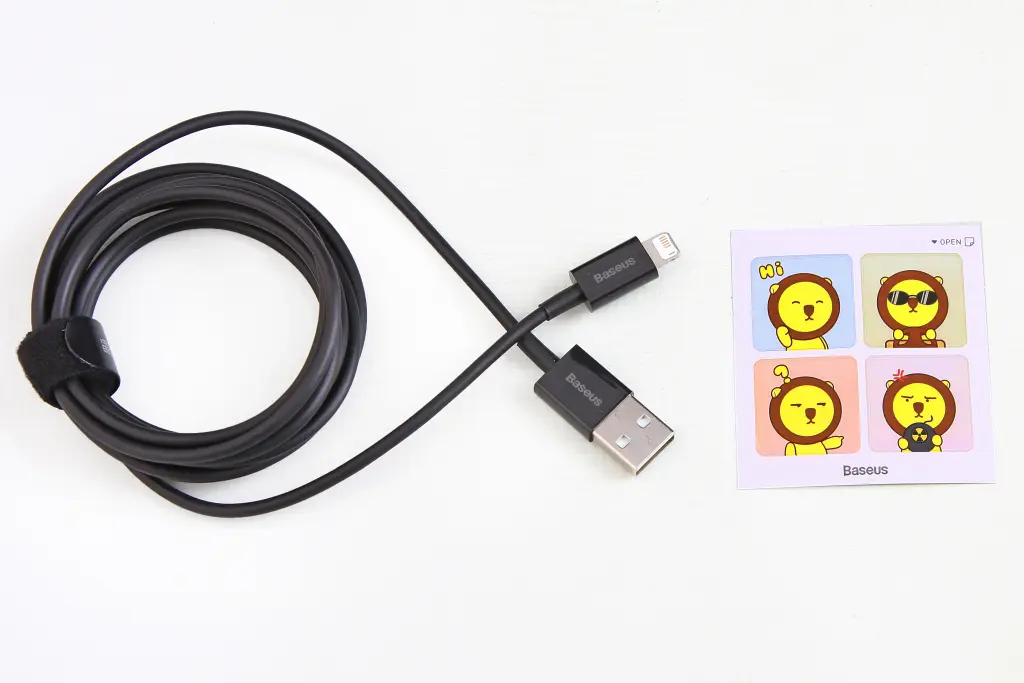 кабель USB - iPhone 2.4А 2.0м 