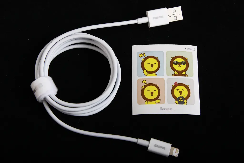 кабель USB - iPhone 2.4A 1.5м 