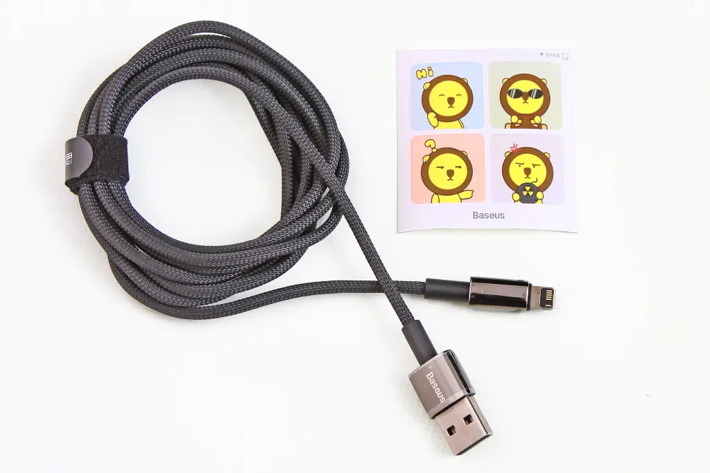 кабель USB - iPhone 2.4A 2.0м 