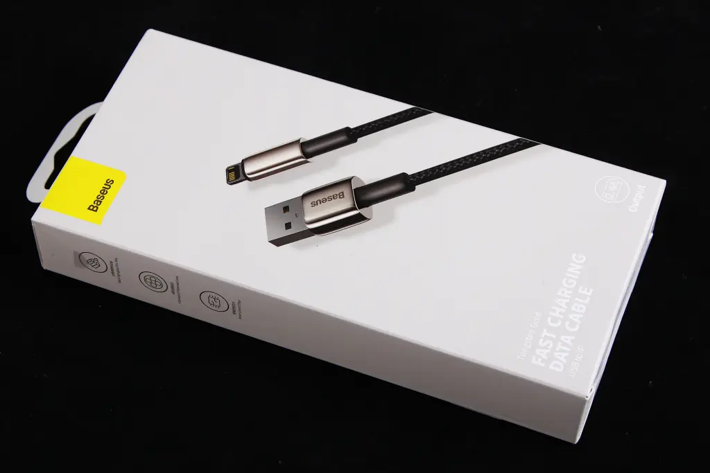кабель USB - iPhone 2.4A 2.0м 