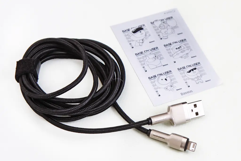 кабель USB - iPhone 2.4A 2.0м 