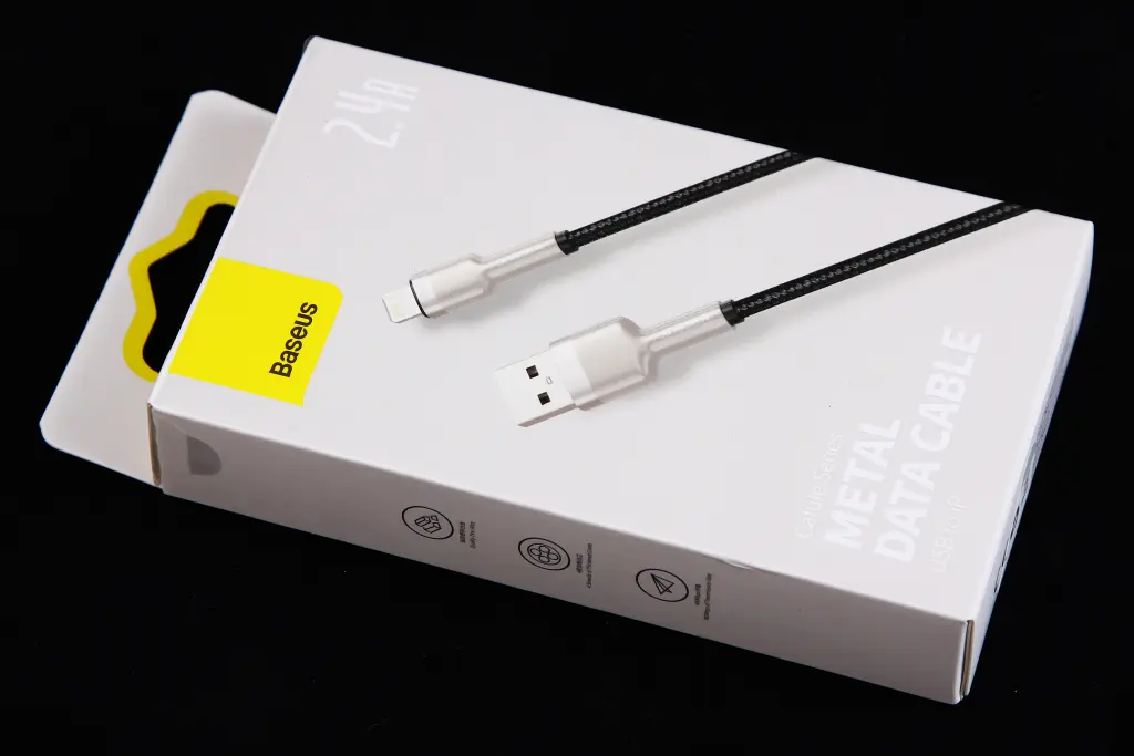 кабель USB - iPhone 2.4A 2.0м 