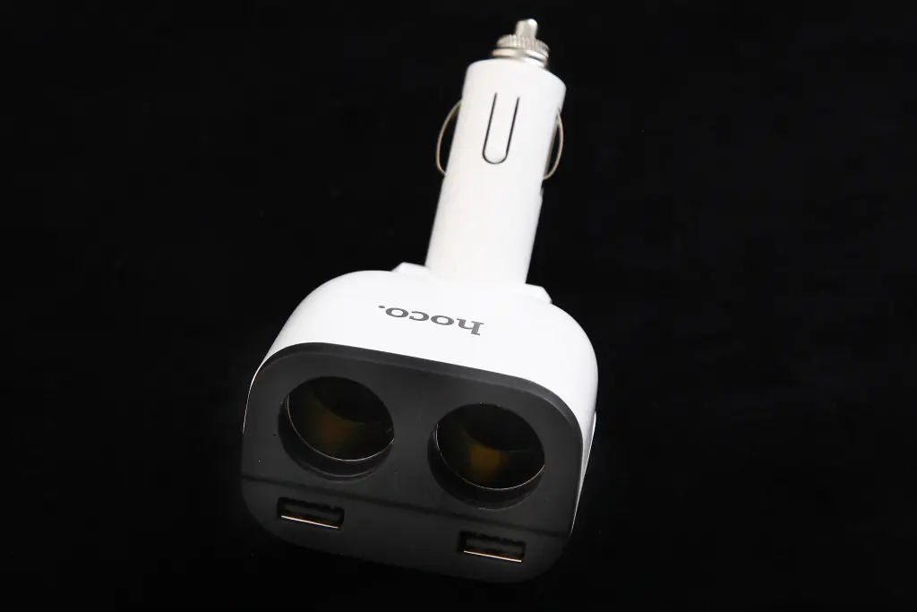 розгалужувач в прикурювач з вольтметром 1-2 + 2USB 3.1A 
