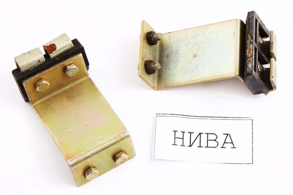 спойлер на крышу 2121 