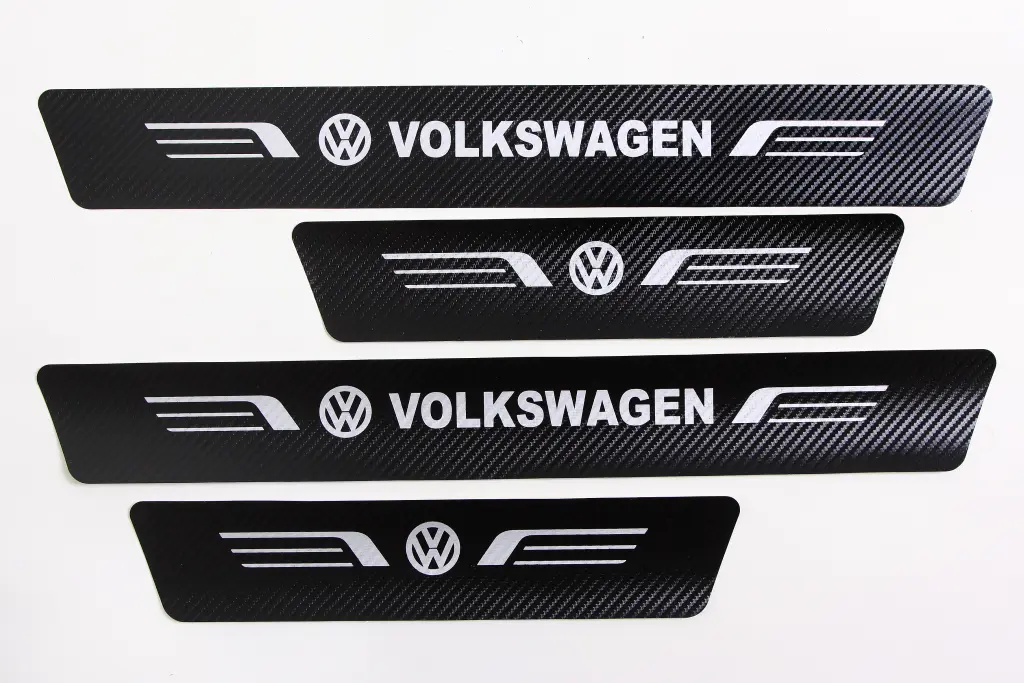 наклейка на пороги Volkswagen чорний карбон 
