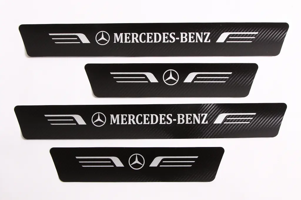 наклейка на пороги Mercedes-Benz чорний карбон 