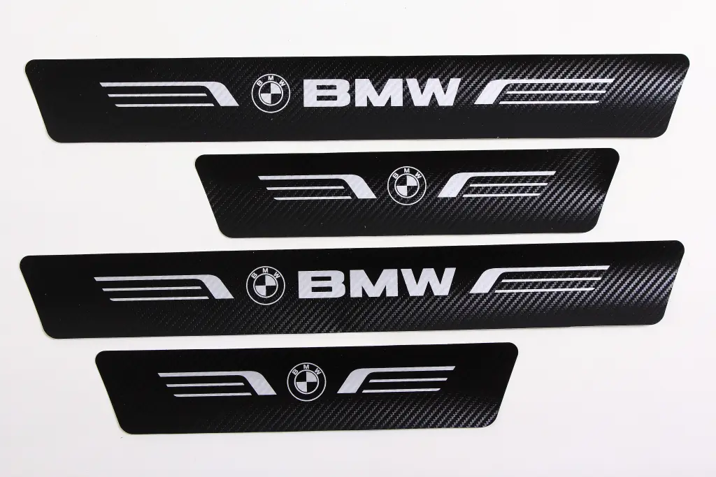 наклейка на пороги BMW чорний карбон 