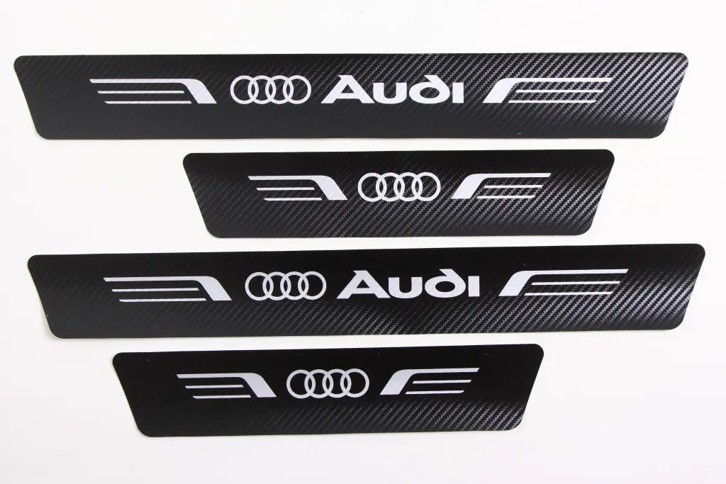 наклейка на пороги Audi чорний карбон 