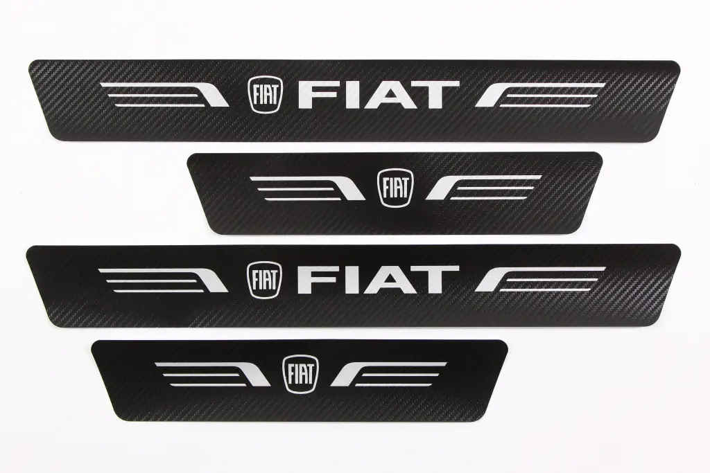 наклейка на пороги Fiat чорний карбон 