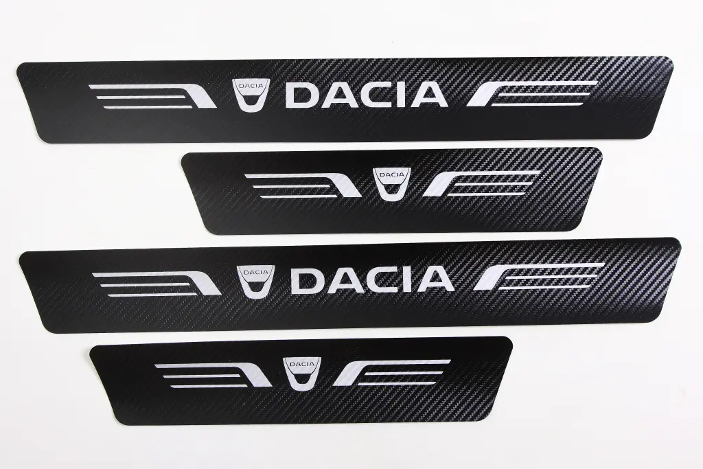 наклейка на пороги Dacia чорний карбон 