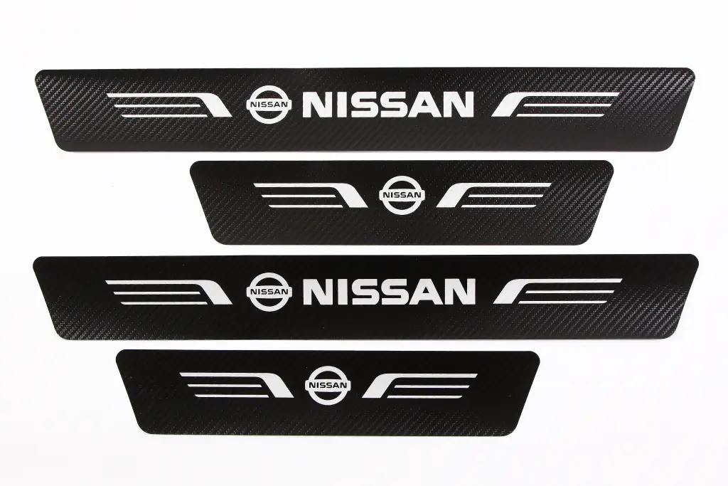 наклейка на пороги Nissan чорний карбон 