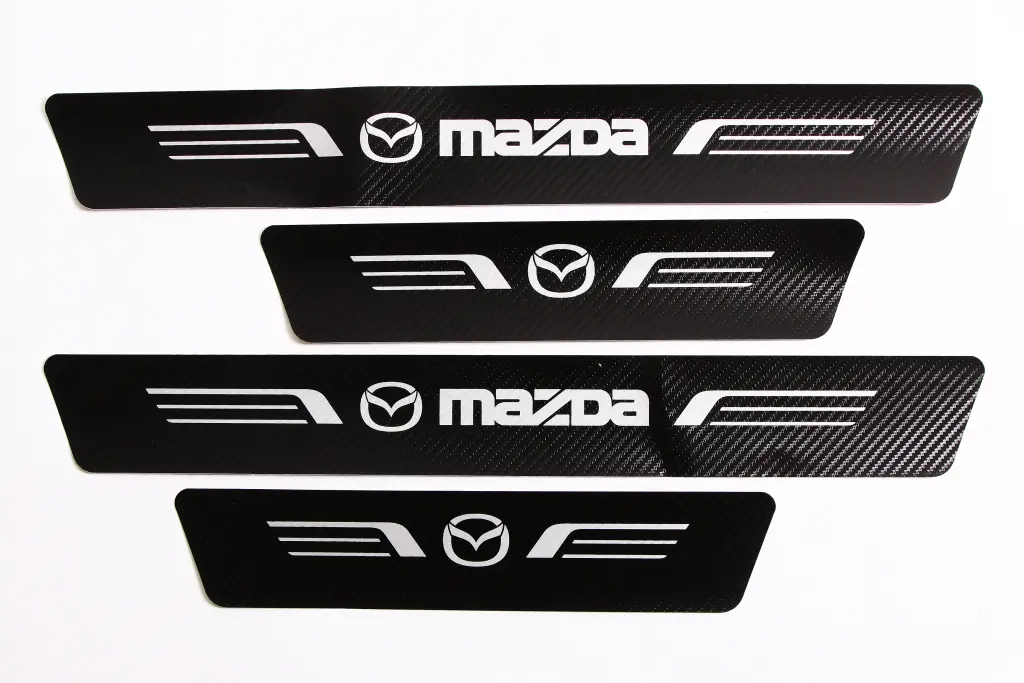 наклейка на пороги Mazda чорний карбон 