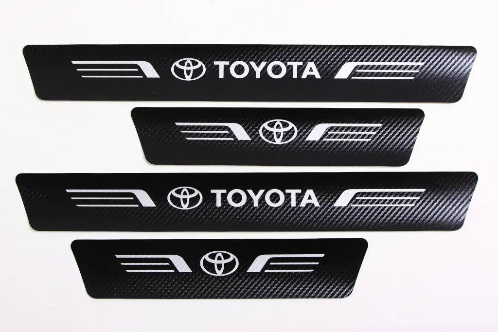 наклейка на пороги Toyota чорний карбон 