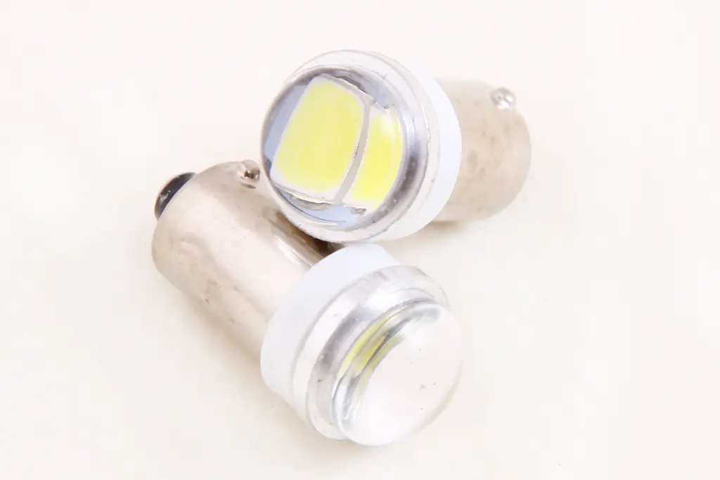 лампа діодна 24В T8.5 2-SMD 5630 скло з лінзою і радіатором 