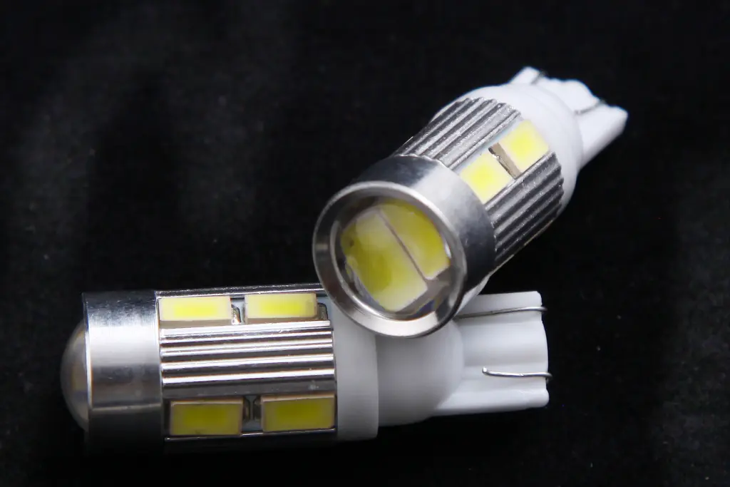 лампа діодна 24В безцок. T10 10-SMD 5630 скло з лінзою і радіатором 
