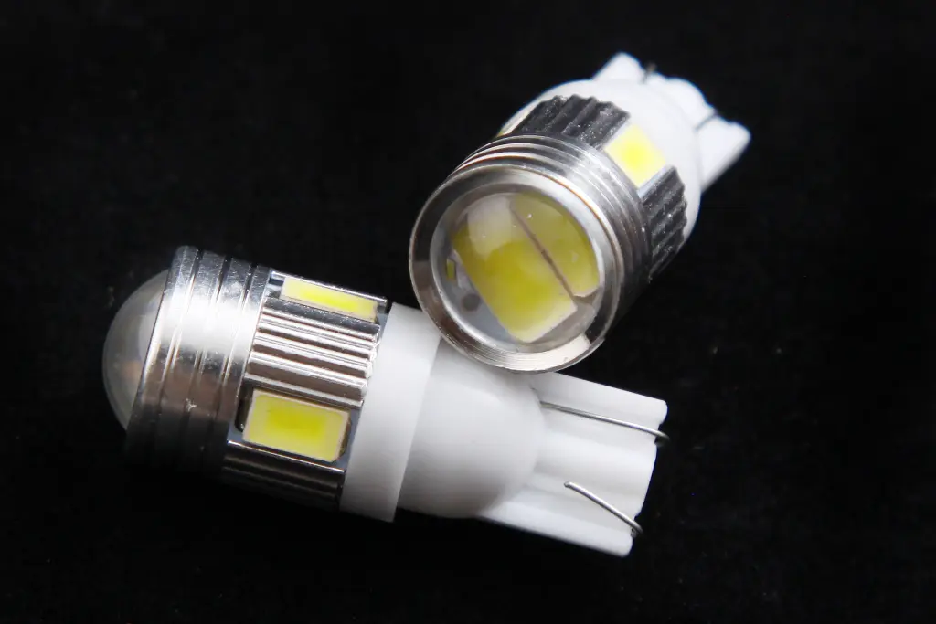 лампа діодна 12В безцок. T10 6-SMD 5630 скло з лінзою і радіатором 