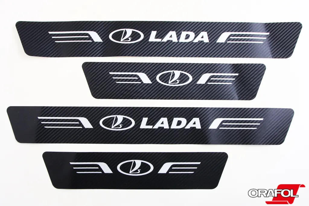 наклейка на пороги Lada чорний карбон 