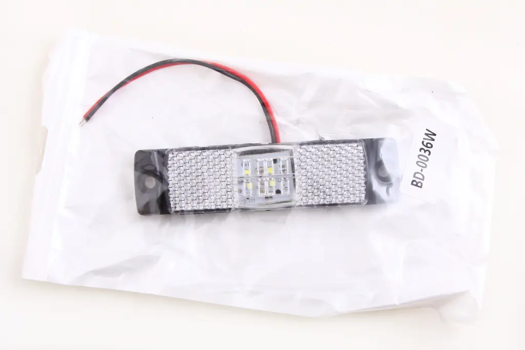 ліхтар габаритний 130*32*15мм 4-SMD білий. Photo 3