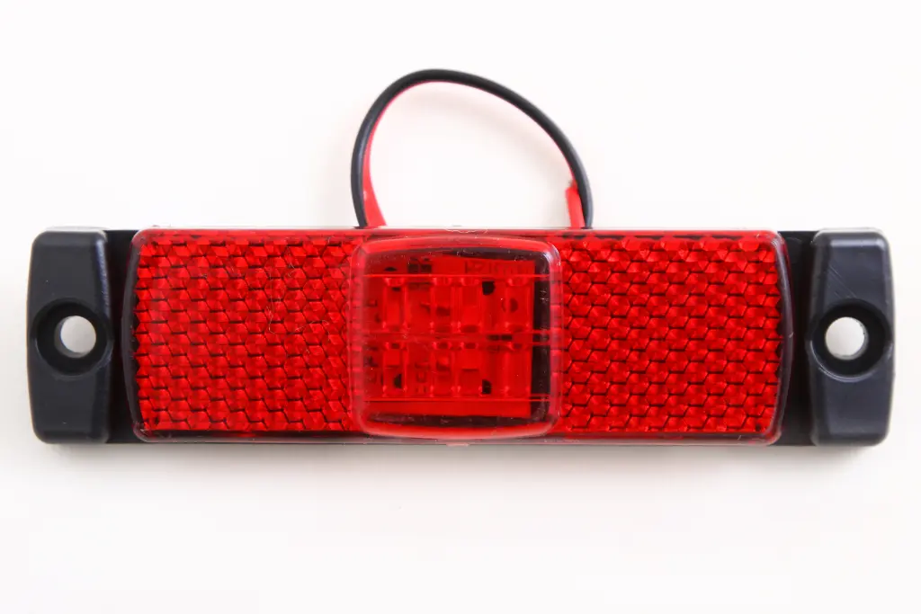 фонарь габаритный 130*32*15мм 4-SMD красный