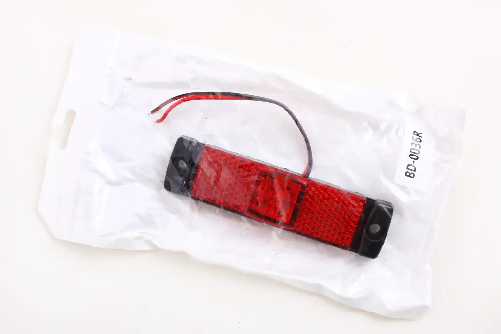 фонарь габаритный 130*32*15мм 4-SMD красный