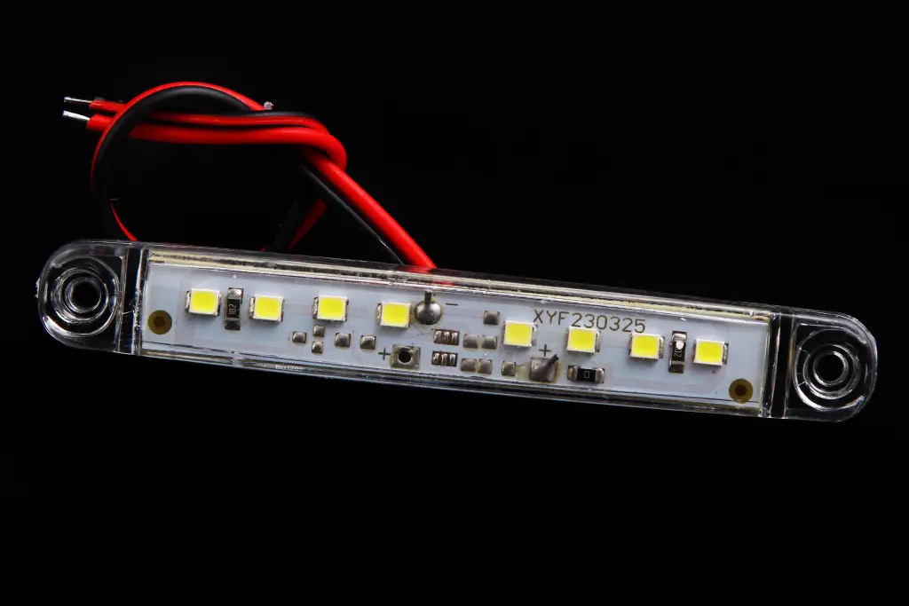 фонарь габаритный 100*15*10мм 8-SMD белый