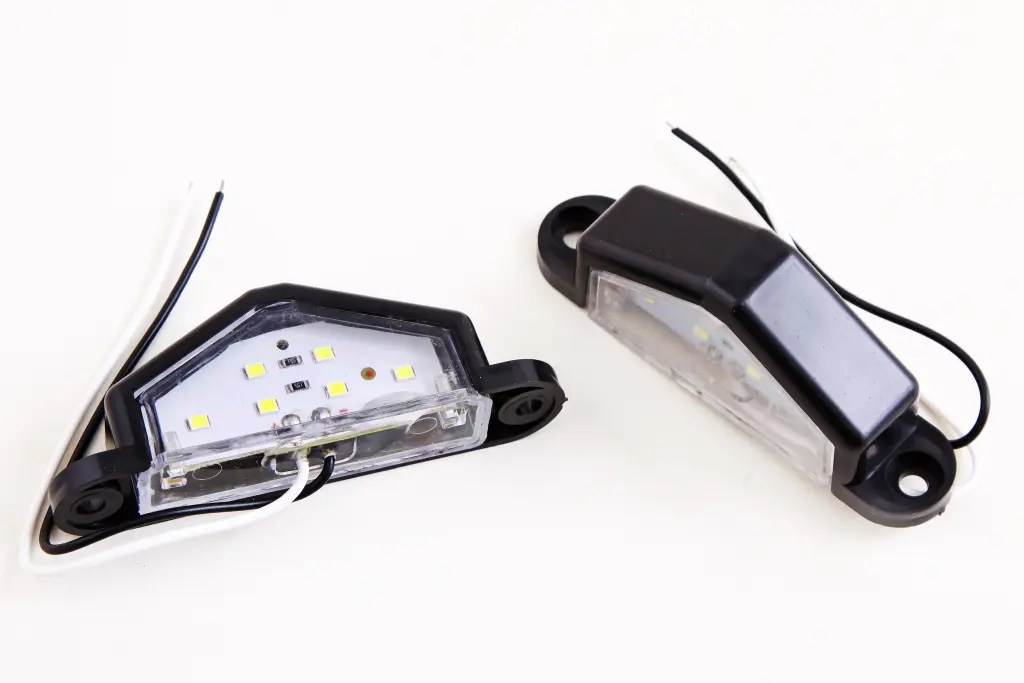 фонарь подсветки заднего номера прицепа LED 6-SMD 90*20*32мм черный с крепежом (2 шт.)