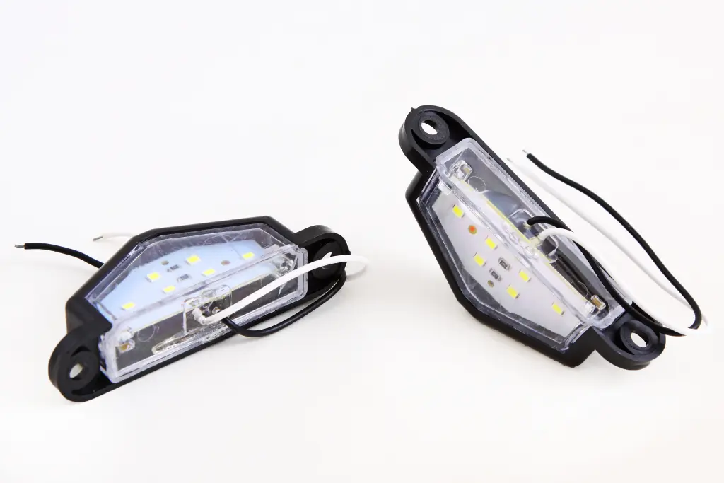фонарь подсветки заднего номера прицепа LED 6-SMD 90*20*32мм черный с крепежом (2 шт.)