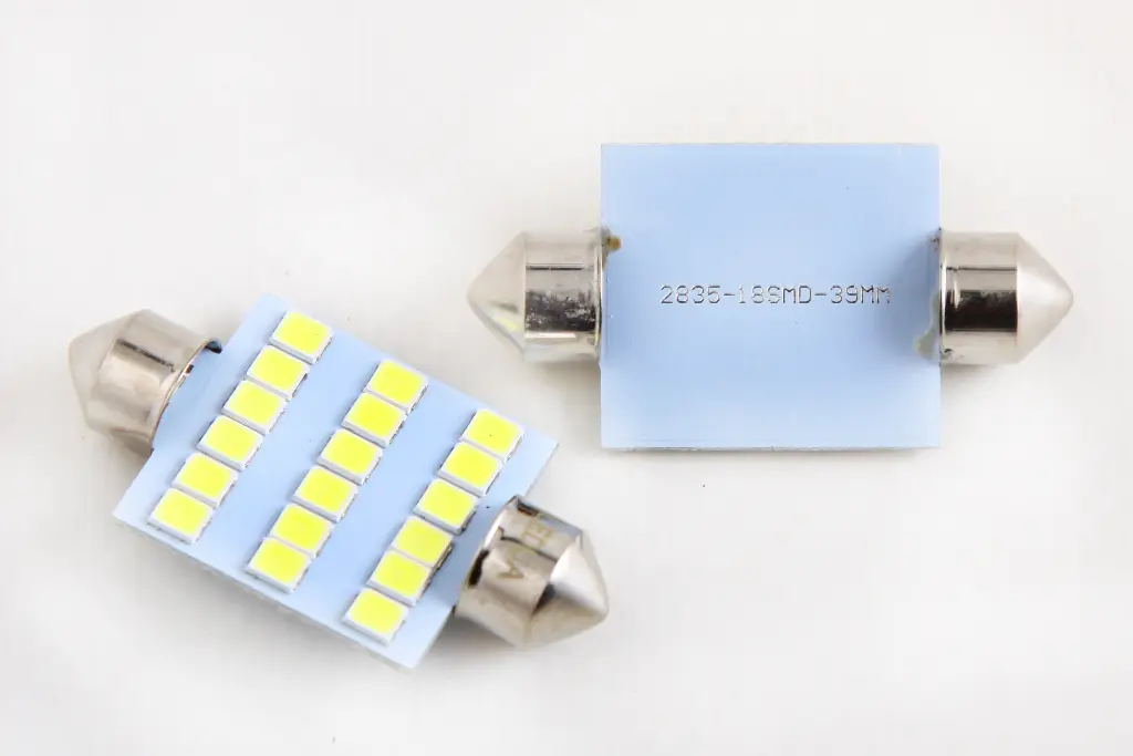 лампа діодна 12В салону 39мм 18-SMD 3528 
