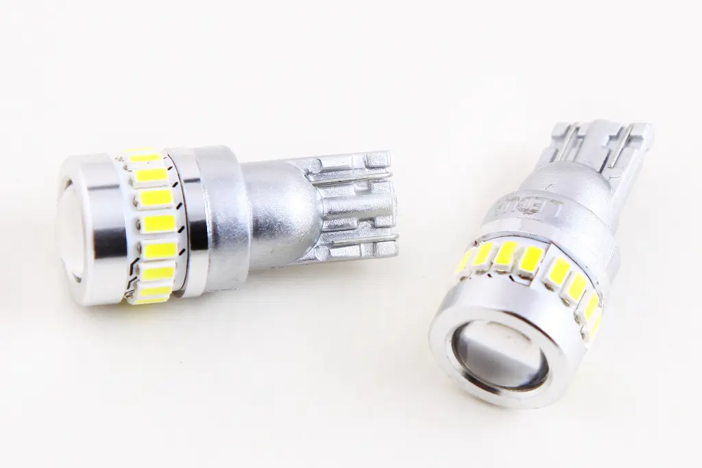 лампа диодная 12В безцок. T10 18+1-SMD 4014/3030 стекло с линзой и радиатором 
