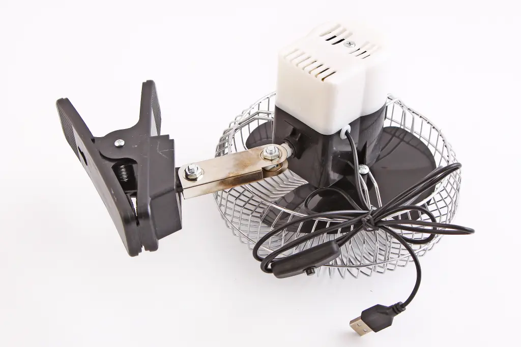 вентилятор в USB метал. на кліпсі 5В 6