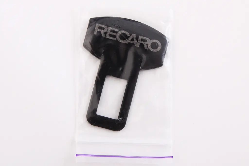 застежка ремня безопасности заглушка метал. черная Recaro