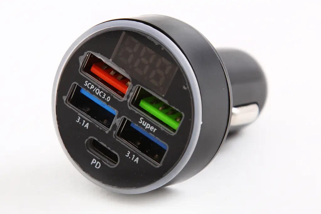 зарядка в прикурювач з вольтметром 4USB/1Type-C QC 200Вт 